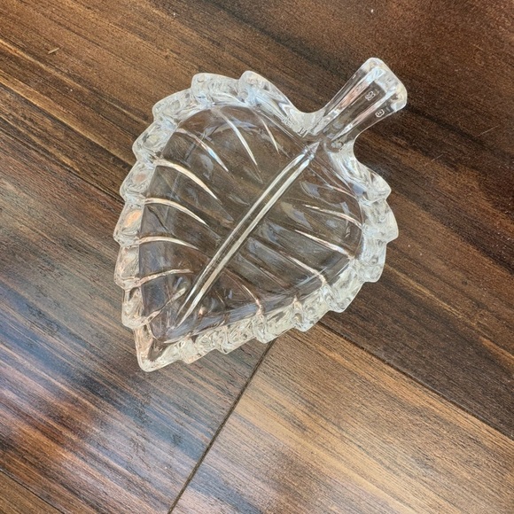Lead Crystal Leaf Trinket Dish - Picture 1 of 2